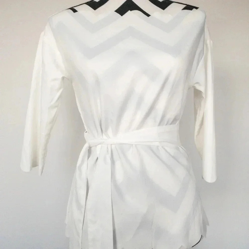 White Scalloped‎ Top Sz Sm